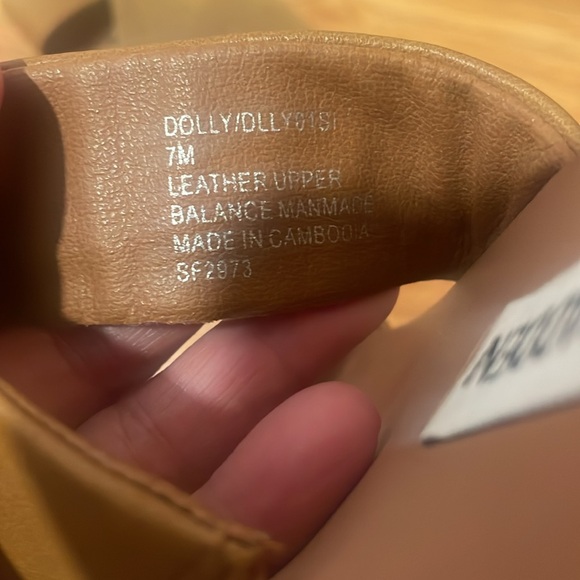 Steve Madden two strap nude flat sandal 7M - Picture 3 of 3